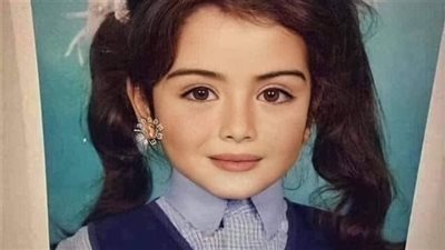 الفتاة الوحيدة التي لا تندم على صورة طفولتها.. من هي وكيف أصبحت في سن العشرين
