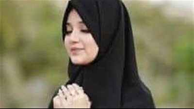 انا اسمي (بسمه).. ماما مدرسه وبابا موظف وعايشين في حي شعبي حياه عاديه