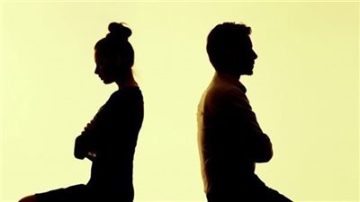 صڤعها عدة صڤعات متتالية على وجهها..