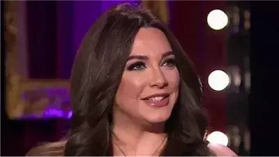 مين أكثر واحد كان نفسك تتزوجيه؟ بكل جرائتها المعهودة سلاف فواخرجي تجيب وټحرق قلب زوجها وائل رمضان!! طلع فنان شهير