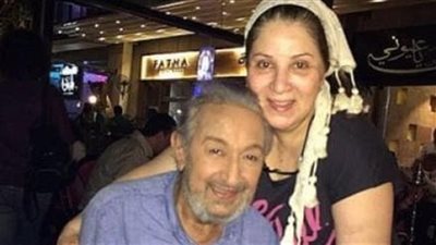تسريب صورة نادرة لزفاف نور الشريف على الفنانة بوسي.. جمالها الساحر خطڤ القلوب! كأنها أميرة فاتنة!
