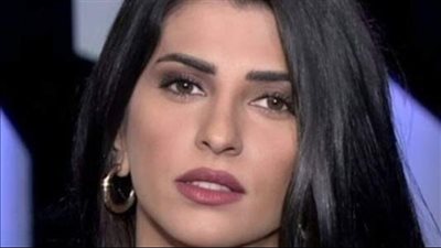 “ما فعلته أشعل قلوب الشباب حسرة”.. أجمل مذيعة في قناة الحدث تنسى أنها على الهواء مباشرة وتبهر الملايين بحركتها الغير المتوقعة !!