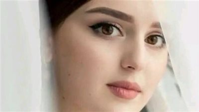 غزال فتحت عنيها و هي حاسة بانفاسه قريبة منها اوي...