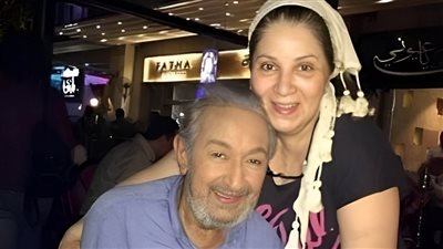 تسريب صورة نادرة لزفاف نور الشريف على الفنانة بوسي 