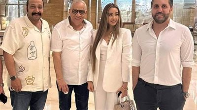 ملاحظة غريبة في صورة هشام ماجد وهنا الزاهد.. ما هي؟