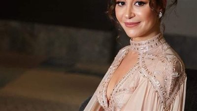 هوية العريس صدمت الجميع.. الصور الأولى من حفل زفاف الفنانة منة شلبي بعمر 42 عام