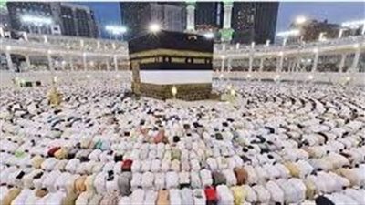 السعودية تمنع نقل صلاة التراويح بالحرم المكي عبر وسائل الإعلام