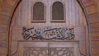 ماذا يحـدث لجســم المـرأة إذا صافحها رجل؟ ولماذا لم يصافح النبى ﷺ النساء وتوعد فاعلها بعـذب اليم؟