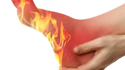 ١٢ سبب وراء سخونة القدمين و ١٠ طرق للعلاج الطبيعي