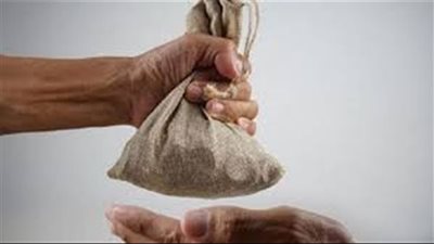 خمسة لا يجوز دفع الزكاة إليهم