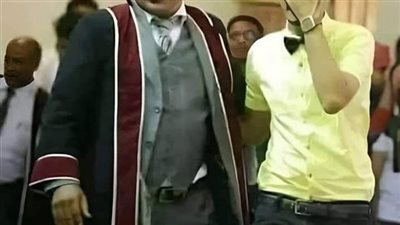 الطالب الجامعى والدكتور