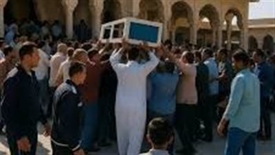 قصة الراجل خلاهم دخلوه المسجد وبيصلوا عليه وراح واقف قدام المصليين